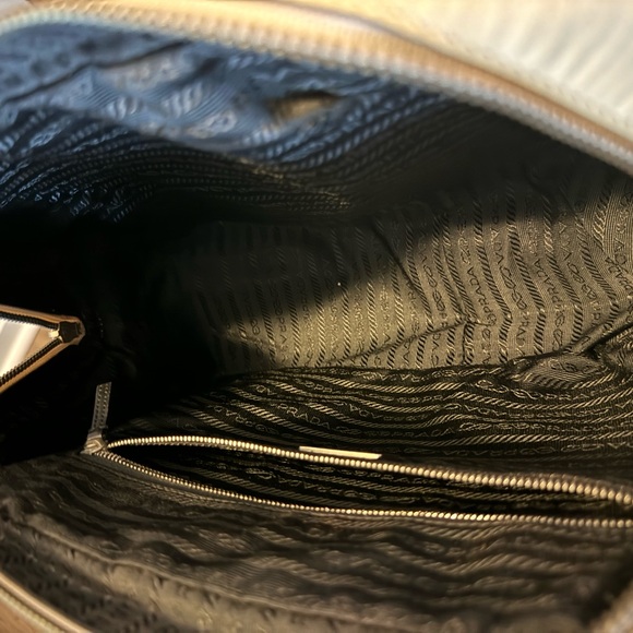 Vintage Prada Vitello Drive Bowler Bag. Classic and chic! - Picture 11 of 14